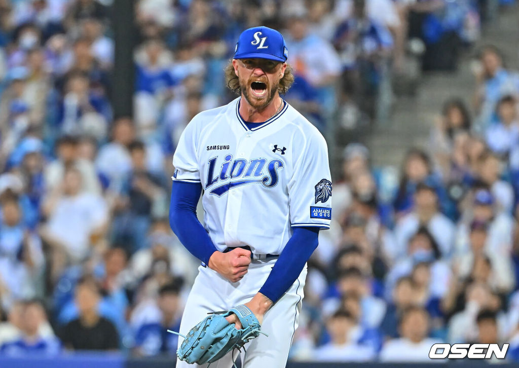 18일 대구삼성라이온즈파크에서 2026 신한 SOL KBO 리그 삼성 라이온즈와 롯데 자이언츠의 경기가 열렸다. 홈팀 삼성은 페덱이, 방문팀 롯데는 나균안이 선발 출전했다. 삼성 라이온즈 선발 투수 페덱이 6회초 2사 1루 롯데 자이언츠 고승민을 삼진으로 잡고 첫 등판을 마무리하며 포효하고 있다. 2026.07.18 / foto0307@osen.co.kr