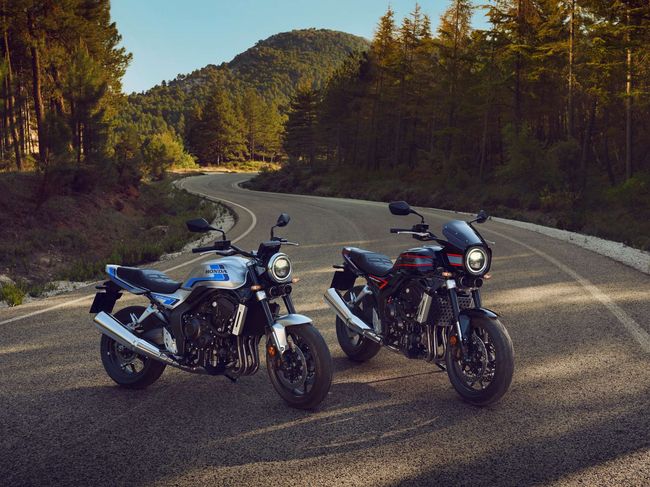 혼다 CB1000F 실버 컬러(왼쪽)와 CB1000F 블랙 컬러 액세서리 장착 모델.
