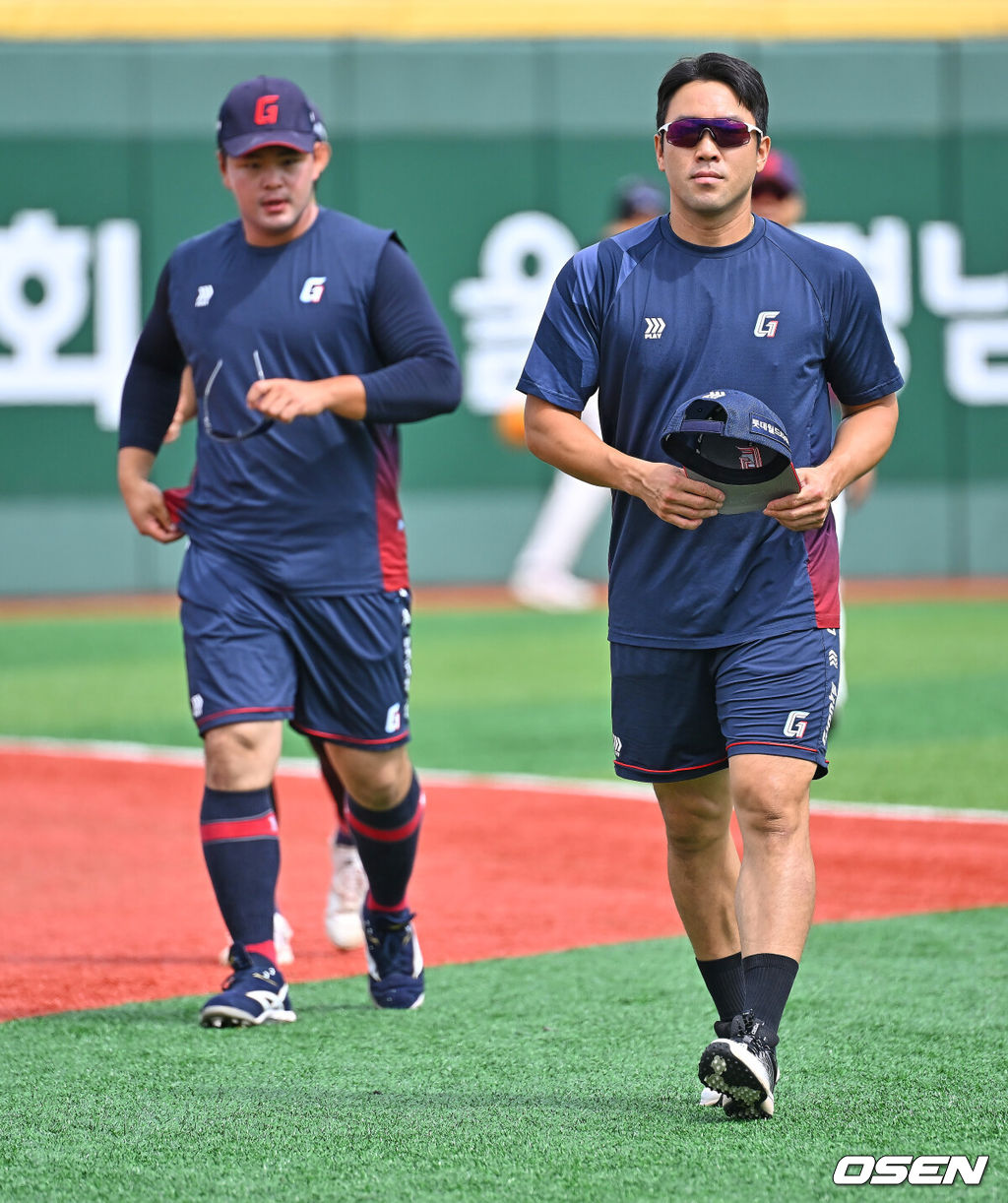 27일 울산 문수야구장에서 2026 메디힐 KBO 퓨처스리그 울산 웨일즈와 롯데 자이언츠의 경기가 열린다. 울산 웨일즈 최지만이 첫 출전을 앞두고 있다.롯데 자이언츠 전준우가 훈련에 나서고 있다. 2026.06.27 / foto0307@osen.co.kr