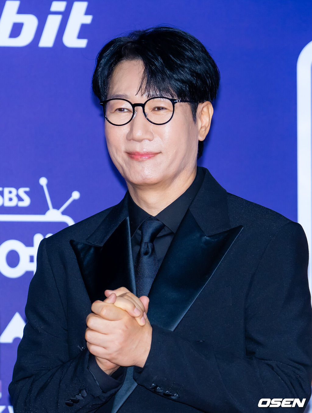 30일 오후 서울 마포구 상암 SBS 프리즘타워에서 ‘2025 SBS 연예대상’ 포토월 행사가 열렸다.올해 대상 후보는 유재석, 전현무, 탁재훈, 신동엽, 이상민, 서장훈, 지석진이 올라 대상을 두고 치열한 경쟁을 펼친다.'런닝맨'의 지석진이 레드카펫을 밟으며 포즈를 취하고 있다. 2025.12.30 /rumi@osen.co.kr