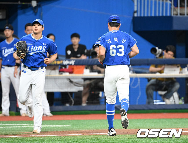 22일 서울 고척스카이돔에서 2026 신한 SOL KBO리그 키움 히어로즈와 삼성 라이온즈의 경기가 열렸다.이날 키움은 알칸타라, 삼성은 김백산을 선발로 내세웠다.5회말 1사 1,2루에서 삼성 김백산이 마운드를 내려가고 있다. 2026.07.22 /sunday@osen.co.kr