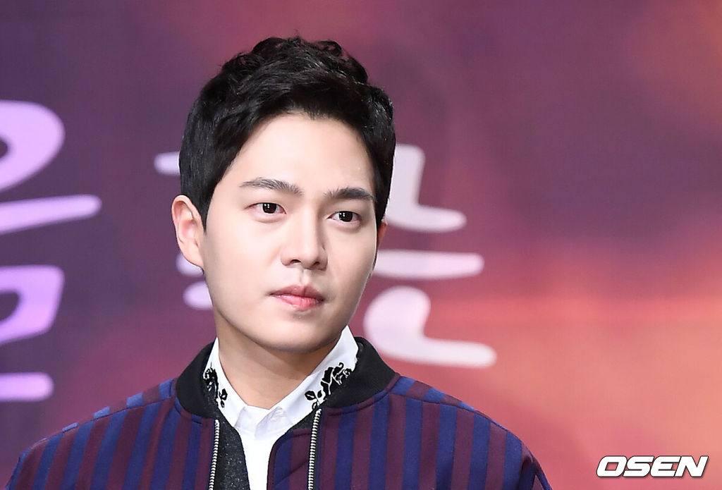 배우 손승원이 18일 오후 서울 상암 MBC 신사옥 골든마우스홀에서 진행된 MBC 새 일일드라마 '행복을 주는 사람' 제작발표회에 참석해 포토타임을 갖고 있다. / youngrae@osen.co.kr