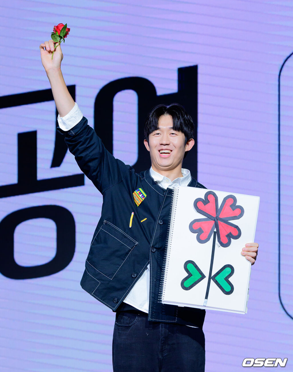 제14회 부산국제코미디페스티벌(BICF, 이하 부코페) 기자회견이 24일 서울 마포구 상암동 쇼킹케이팝센터에서 열렸다.아시아 최초이자 최대 규모의 국제 코미디 축제인 '부코페'는 오는 8월 21일부터 30일까지 열흘간 부산 전역에서 개최된다. 올해로 14회를 맞는 만큼 더욱 풍성한 공연과 다채로운 프로그램으로 관객들을 만날 예정이다. 개그맨 이석원이 공연을 선보이고 있다. 2026.07.24 / jpnews@osen.co.kr