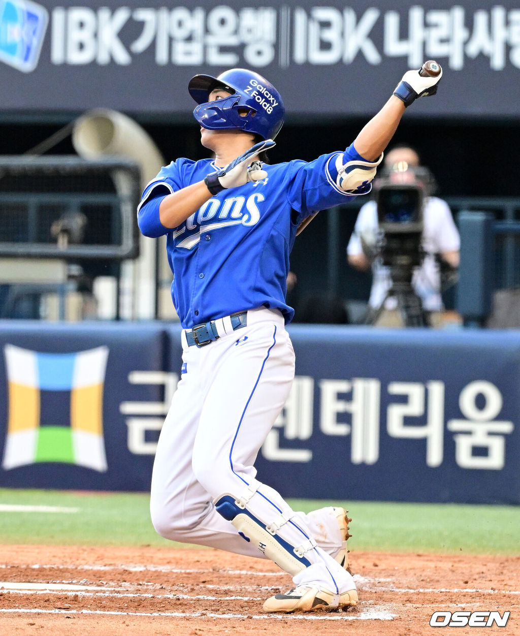 25일 서울 잠실야구장에서 2026 신한 SOL KBO리그 두산 베어스와 삼성 라이온즈의 경기가 열렸다.이날 두산은 잭 로그, 삼성은 원태인을 선발로 내세웠다.2회말 2사 3루에서 삼성 이재현이 좌월 투런포를 날리고 있다. 2026.07.25 / jpnews@osen.co.kr