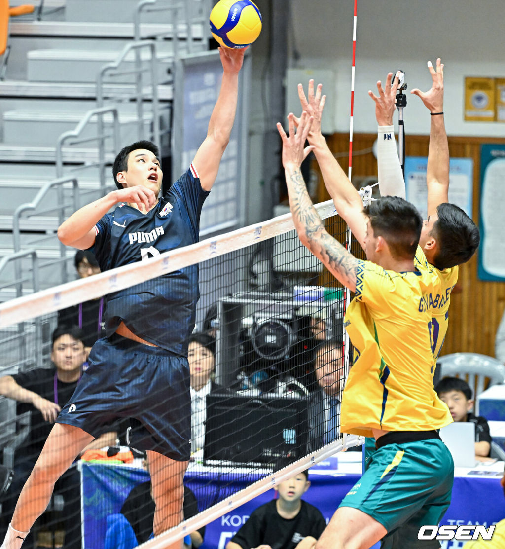 25일 충북 제천실내체육관에서 ‘대한민국 배구국가대표팀 평가전 2026 제천’ 한국과 브라질의 2차전 경기가 진행됐다.이사나예 라미레스 감독이 이끄는 남자대표팀은 지난 22일 브라질과 1차 평가전에서 세트 점수 3-1(22-25 25-21 25-23 25-20)로 이겼다.2세트 임성진이 연타를 날리고 있다.    2026.07.25 / soul1014@osen.co.kr