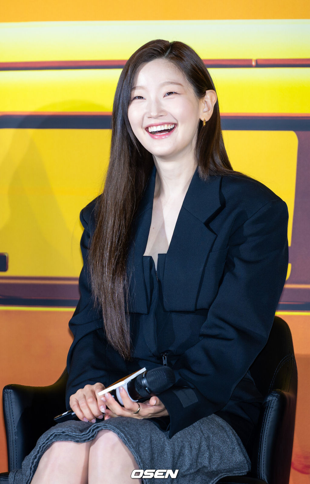 27일 서울 롯데시네마 건대입구점에서 영화 '경주기행' 제작보고회가 진행됐다.영화 ‘경주기행’(김미조 감독)은 수학여행에서 돌아오지 못한 막내딸 경주를 위해, 8년의 기다림 끝에 죽이는 여행을 떠난 네 모녀의 가족 복수극이다. 배우 이정은, 공효진, 박소담, 이연 등이 출연한다. 배우 박소담이 환하게 웃고 있다. 2026.07.27 /rumi@osen.co.kr