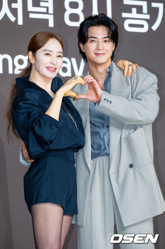 쿠팡플레이 시리즈 '지금 불륜이 문제가 아닙니다' 제작발표회가 28일 서울 중구 앰배서더 서울 풀만 호텔에서 열렸다.
