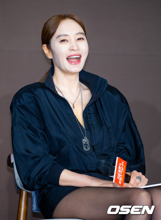 쿠팡플레이 시리즈 '지금 불륜이 문제가 아닙니다' 제작발표회가 28일 서울 중구 앰배서더 서울 풀만 호텔에서 열렸다.
