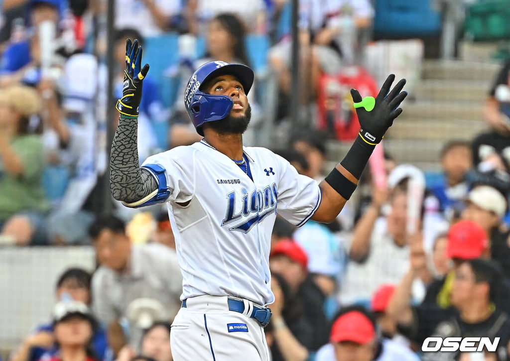 28일 대구삼성라이온즈파크에서 2026 신한 SOL KBO 리그 삼성 라이온즈와 KIA 타이거즈의 경기가 열렸다. 홈팀 삼성은 최원태가, 방문팀 KIA는 올러가 선발 출전했다. 삼성 라이온즈 디아즈가 1회말 1사 2,3루 중견수 앞 1타점 안타를 치고 세리머니를 하고 있다. 2026.07.28 / foto0307@osen.co.kr
