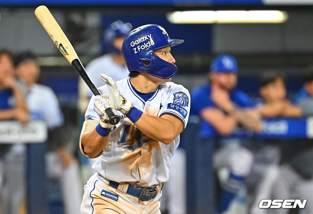 28일 대구삼성라이온즈파크에서 2026 신한 SOL KBO 리그 삼성 라이온즈와 KIA 타이거즈의 경기가 열렸다. 홈팀 삼성은 최원태가, 방문팀 KIA는 올러가 선발 출전했다. 삼성 라이온즈 김지찬이 8회말 2사 1,3루 중견수 앞 1타점 안타를 치고 있다. 2026.07.28 / foto0307@osen.co.kr