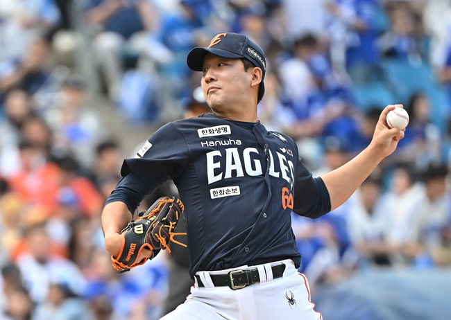 2일 대구삼성라이온즈파크에서 2026 신한 SOL KBO 리그 삼성 라이온즈와 한화 이글스의 경기가 열렸다. 홈팀 삼성은 장찬희가, 방문팀 한화는 문동주가 선발 출전했다. 한화 이글스 권민규가 역투하고 있다. 2026.05.02 / foto0307@osen.co.kr