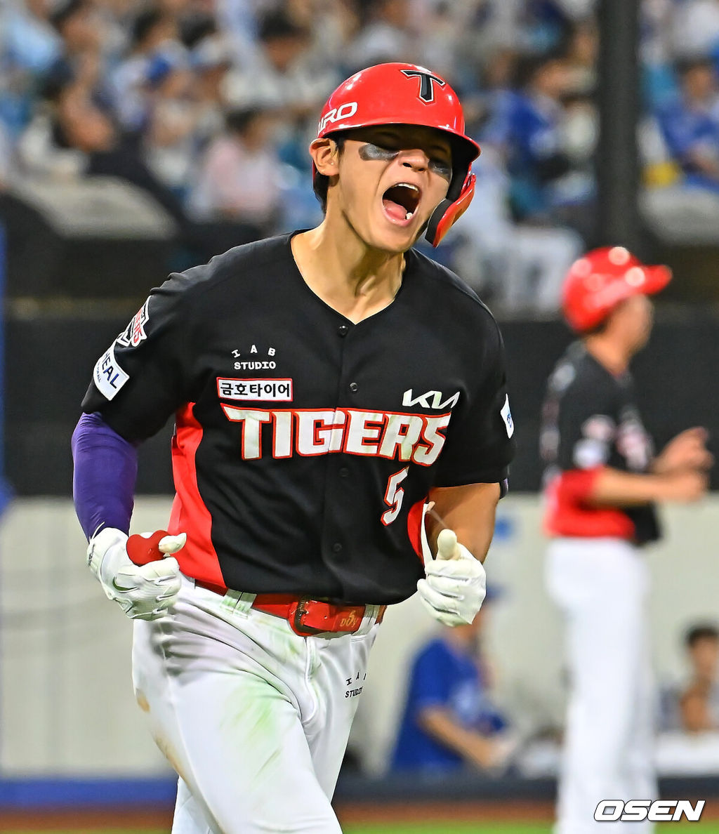 29일 대구삼성라이온즈파크에서 2026 신한 SOL KBO 리그 삼성 라이온즈와 KIA 타이거즈의 경기가 열렸다. 홈팀 삼성은 양창섭이, 방문팀 KIA는 시라카와가 선발 출전했다. KIA 타이거즈 김도영이 8회초 2사 1,2루 좌월 3점 홈런을 치고 포효하고 있다. 2026.07.29 / foto0307@osen.co.kr