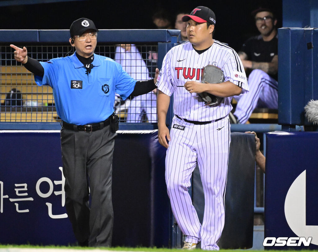 29일 서울 잠실야구장에서 2026 신한 SOL KBO리그 LG 트윈스와 키움 히어로즈의 경기가 열렸다.이날 LG는 웰스, 키움은 하영민을 선발로 내세웠다. 5회초 2사 만루에서 LG 이우찬이 마운드에 오르고 있다. 2026.07.29 /cej@osen.co.kr