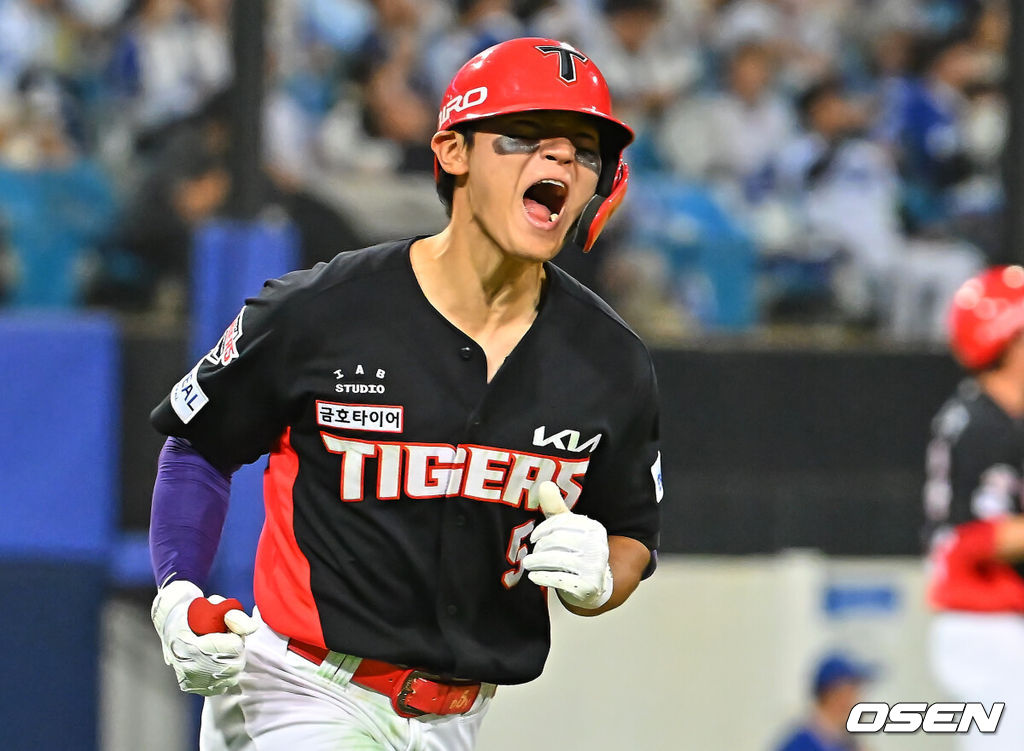 29일 대구삼성라이온즈파크에서 2026 신한 SOL KBO 리그 삼성 라이온즈와 KIA 타이거즈의 경기가 열렸다. 홈팀 삼성은 양창섭이, 방문팀 KIA는 시라카와가 선발 출전했다. KIA 타이거즈 김도영이 8회초 2사 1,2루 좌월 3점 홈런을 치고 포효하고 있다. 2026.07.29 / foto0307@osen.co.kr
