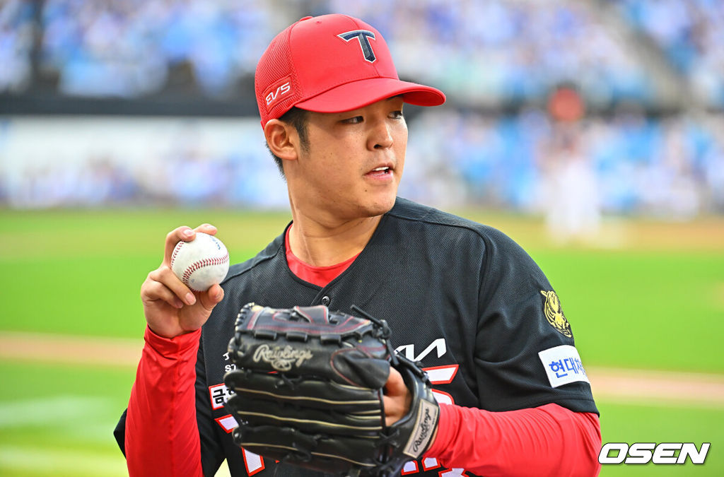 29일 대구삼성라이온즈파크에서 2026 신한 SOL KBO 리그 삼성 라이온즈와 KIA 타이거즈의 경기가 열렸다. 홈팀 삼성은 양창섭이, 방문팀 KIA는 시라카와가 선발 출전했다. KIA 타이거즈 선발 투수 시라카와가 역투하고 있다. 2026.07.29 / foto0307@osen.co.kr