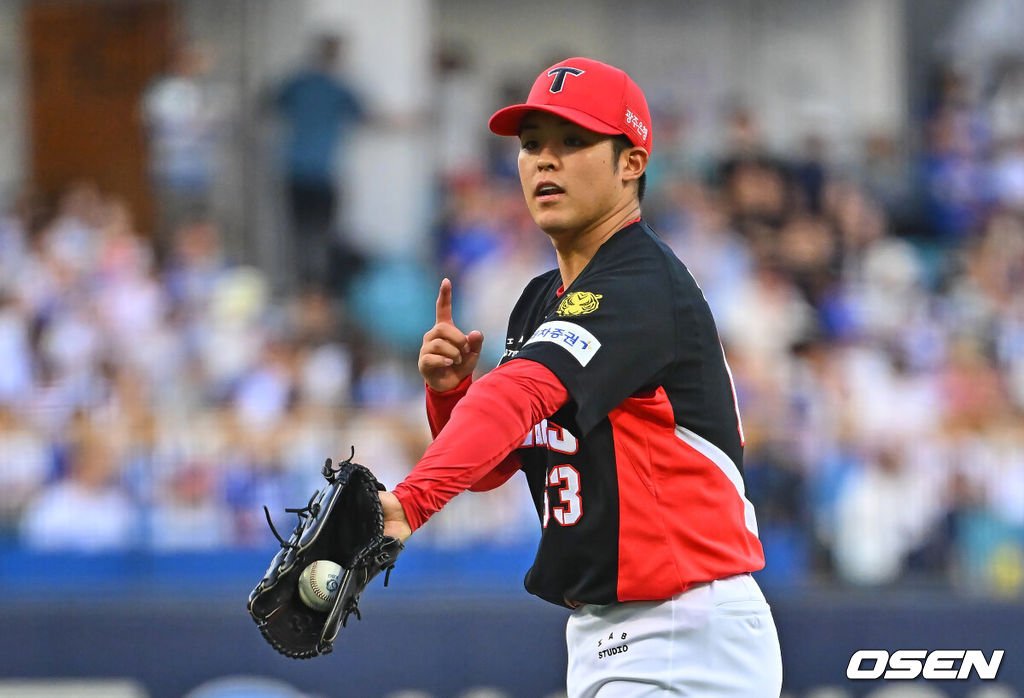 29일 대구삼성라이온즈파크에서 2026 신한 SOL KBO 리그 삼성 라이온즈와 KIA 타이거즈의 경기가 열렸다. 홈팀 삼성은 양창섭이, 방문팀 KIA는 시라카와가 선발 출전했다. KIA 타이거즈 선발 투수 시라카와가 사인을 보내고 있다. 2026.07.29 / foto0307@osen.co.kr