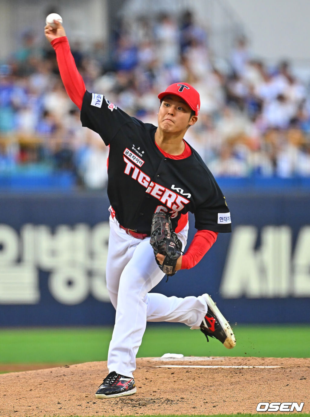 29일 대구삼성라이온즈파크에서 2026 신한 SOL KBO 리그 삼성 라이온즈와 KIA 타이거즈의 경기가 열렸다. 홈팀 삼성은 양창섭이, 방문팀 KIA는 시라카와가 선발 출전했다. KIA 타이거즈 선발 투수 시라카와가 역투하고 있다. 2026.07.29 / foto0307@osen.co.kr