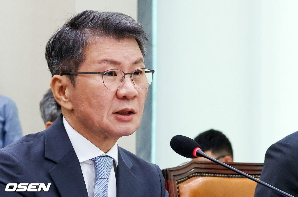 30일 서울 여의도 국회에서 문화체육관광위원회의 대한축구협회 현안 관련 청문회가 진행됐다.이날 청문회에는 홍명보 전 대한민국 축구대표팀 감독과 정몽규 전 대한축구협회장이 참석했다.정몽규 전 대한축구협회장이 질의에 답하고 있다.   2026.07.30 / soul1014@osen.co.kr  <사진=국회사진기자단>