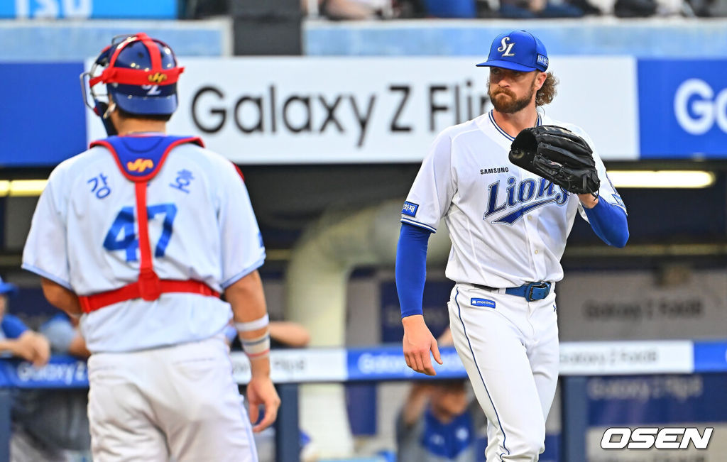 30일 대구삼성라이온즈파크에서 2026 신한 SOL KBO 리그 삼성 라이온즈와 KIA 타이거즈의 경기가 열렸다. 홈팀 삼성은 페덱이, 방문팀 KIA는 네일이 선발 출전했다. 삼성 라이온즈 선발 투수 페덱이 2회초 무사 1,2루 KIA 타이거즈 김선빈에게 우익수 앞 1타점 안타를 허용하고 아쉬워하고 있다. 2026.07.30 / foto0307@osen.co.kr