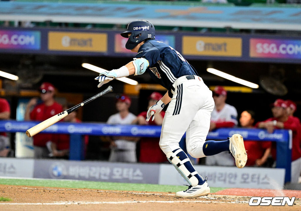 29일 인천SSG랜더스필드에서 2026 신한 SOL KBO리그 SSG 랜더스와 두산 베어스의 경기가 열렸다.SSG은 해치, 두산은 최민석을 선발로 내세웠다.8회초 1사 만루에서 두산 박지훈이 1타점 중전 적시타를 날리고 있다. 2026.07.30 / jpnews@osen.co.kr