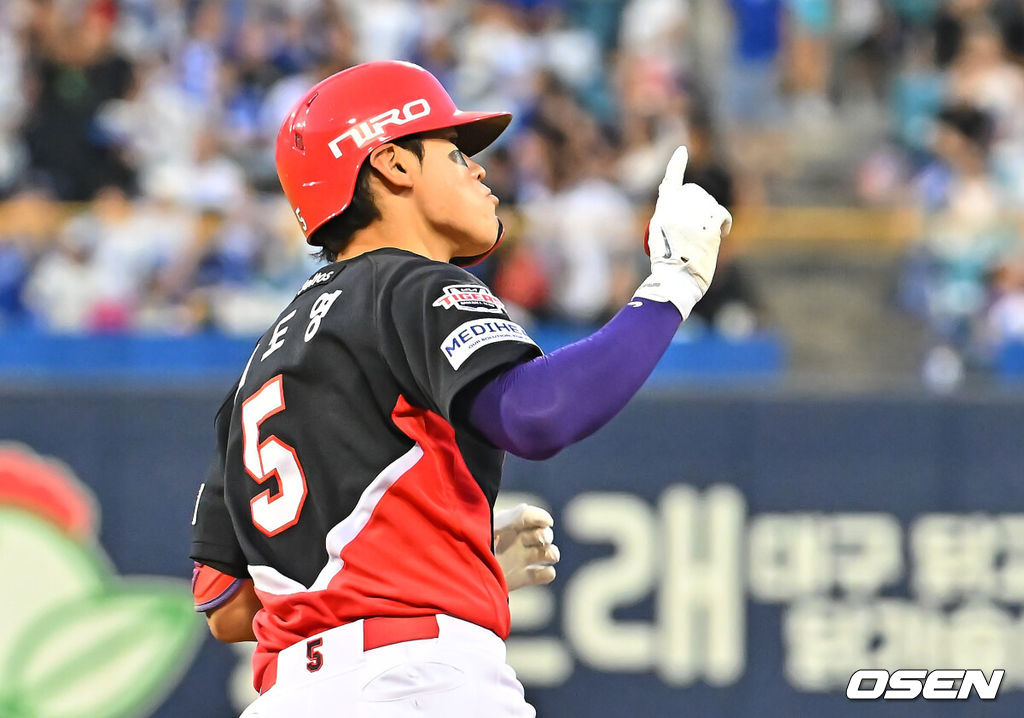 30일 대구삼성라이온즈파크에서 2026 신한 SOL KBO 리그 삼성 라이온즈와 KIA 타이거즈의 경기가 열렸다. 홈팀 삼성은 페덱이, 방문팀 KIA는 네일이 선발 출전했다. KIA 타이거즈 김도영이 3회초 좌월 솔로 홈런을 치고 그라운드를 돌고 있다. 2026.07.30 / foto0307@osen.co.kr