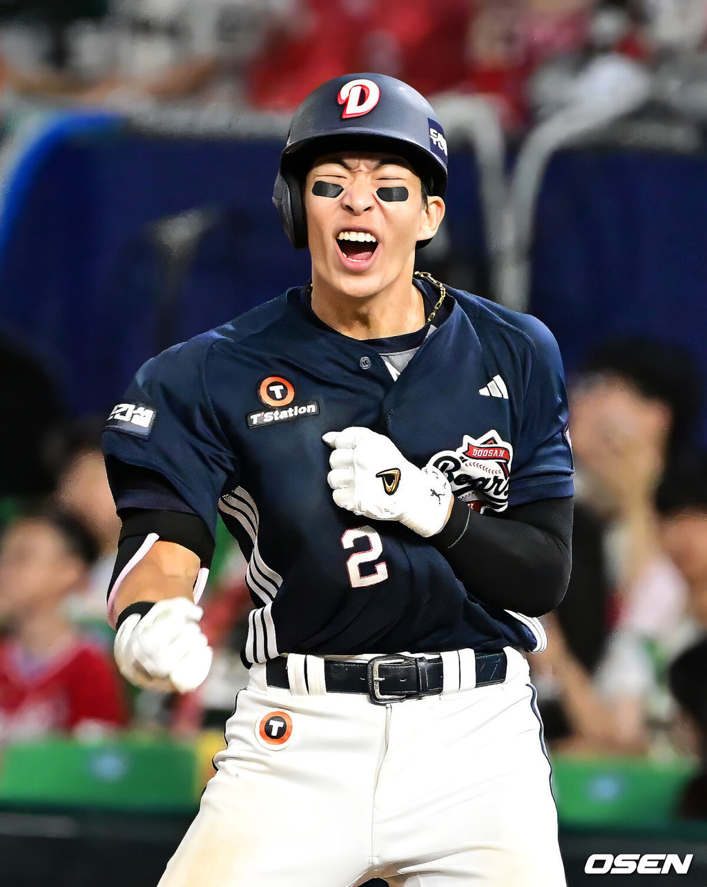29일 인천SSG랜더스필드에서 2026 신한 SOL KBO리그 SSG 랜더스와 두산 베어스의 경기가 열렸다.SSG은 해치, 두산은 최민석을 선발로 내세웠다.8회초 1사 3루에서 두산 김민석이 역전 1타점 중전 적시타를 날리며 기뻐하고 있다. 2026.07.30 / jpnews@osen.co.kr