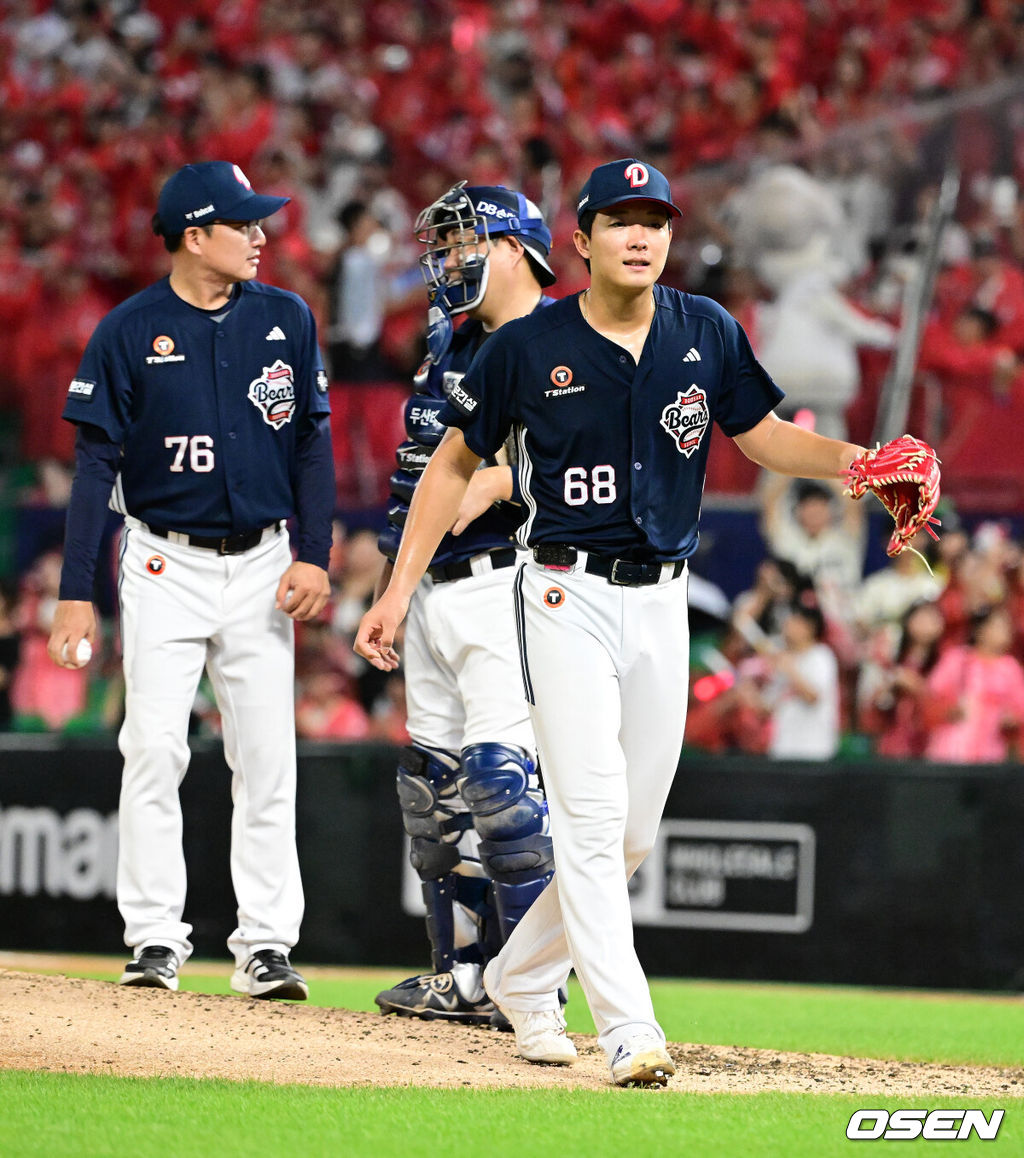 29일 인천SSG랜더스필드에서 2026 신한 SOL KBO리그 SSG 랜더스와 두산 베어스의 경기가 열렸다.SSG은 해치, 두산은 최민석을 선발로 내세웠다.5회말 1사 1루에서 두산 최민석이 SSG 마드리스에 역전 투런포를 허용하며 강판당하고 있다. 2026.07.30 / jpnews@osen.co.kr