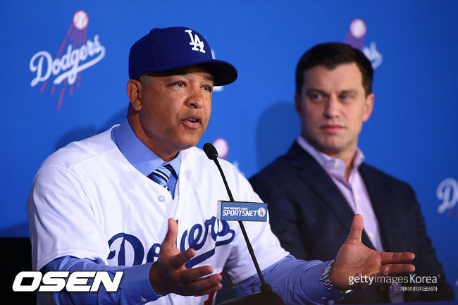 [사진] 2015년 12월 다저스 감독 취임 기자회견에서 데이브 로버츠 감독 ⓒGettyimages(무단전재 및 재배포 금지)