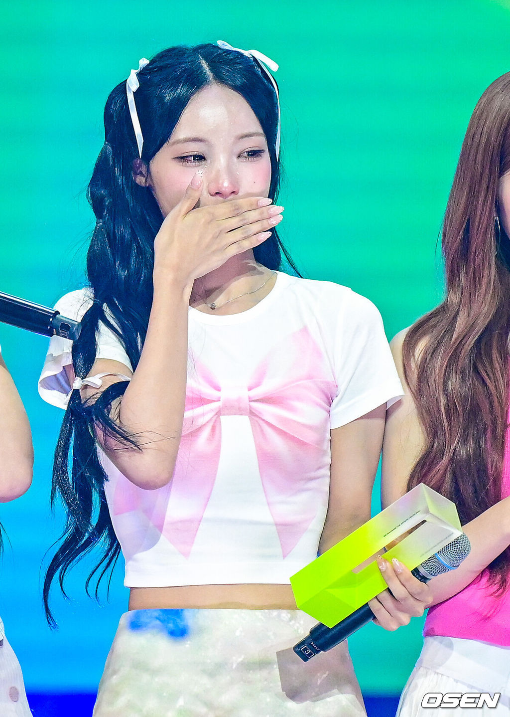 14일 오후 서울 상암동 SBS프리즘타워에서 SBS LIFE ‘THE SHOW(더쇼)’ 생방송이 진행됐다.이날 무대는 Ayumu Imazu, 아홉, 리센느, 베이온, 해나, 정대현, 유스피어, 제혁, 이예지, 주니엘 , 장한음, UDTT(우당탕탕소녀단), 프림로즈, 클라시, 아이멧유, 키비츠 등이 무대에 올라 멋진 퍼포먼스를 선보였다.걸그룹 리센느 원이가 더쇼 초이스를 거머쥔 뒤 눈물을 흘리고 있다. 2026.07.14 / dreamer@osen.co.kr