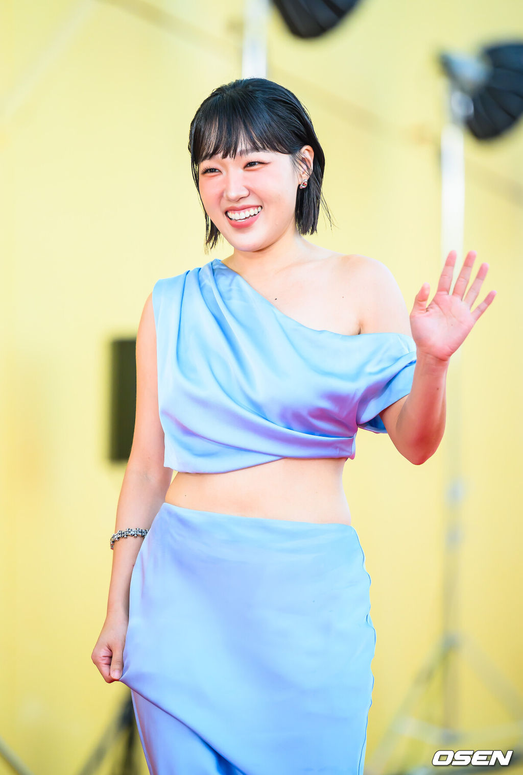 제5회 청룡시리즈어워즈 레드카펫 및 포토월 행사가 31일 인천 파라다이스시티에서 열렸다.청룡시리즈어워즈는 2022년 대한민국 최초로 시도된 오리지널 스트리밍 시리즈를 대상으로 하는 시상식이다. 사회는 전현무와 임윤아로 5년 연속 호흡을 맞춘다.방송인 이은지가 레드카펫을 밟고 있다.        2025.07.31 / soul1014@osen.co.kr
