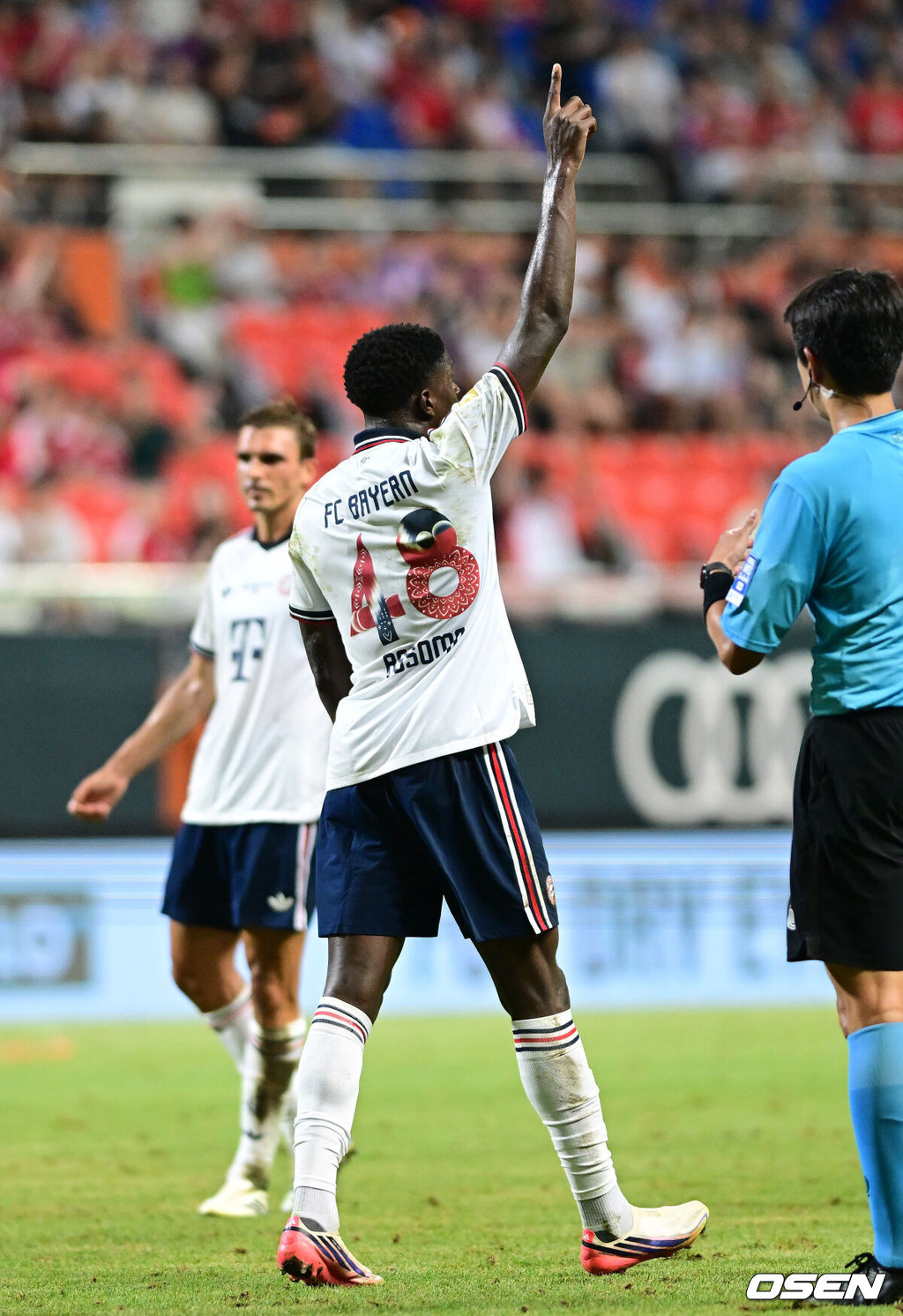 4일 오후 제주월드컵경기장에서 '아우디 풋볼 써밋 2026' 제주SK FC와 FC 바이에른 뮌헨의 친선 경기가 열렸다.뱅상 콤파니 감독이 이끄는 바이에른 뮌헨은 이번 아시아 투어 명단에 대한민국 국가대표 수비수 김민재를 비롯해 주장 마누엘 노이어, 요주아 키미히, 요나탄 타, 요시프 스타니시치, 루이스 디아스, 주앙 팔리냐, 콘라트 라이머 등 26명을 포함시켰다. 세르지우 코스타 감독이 이끄는 제주는 K리그1 최근 5경기 무패를 이어가며 독일 분데스리가 챔피언을 상대로 어떤 경기력을 보여줄지 관심을 모은다.전반 뮌헨 아소모가 다시 앞서가는 골을 성공시킨 뒤 기뻐하고 있다. 2026.08.04 / dreamer@osen.co.kr