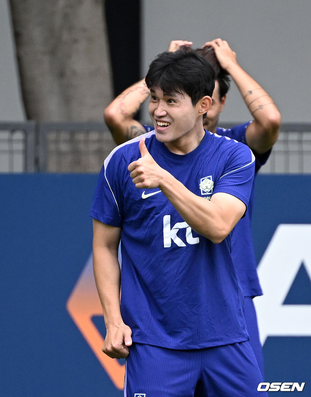 홍명보 감독이 이끄는 대한민국 축구국가대표팀이 20일(한국시각) 멕시코 과달라하라 인근 사포판의 치바스 베르데 바예에서 훈련을 진행했다.한국은 1승 1패, 승점 3으로 멕시코(승점 6)에 이어 조 2위가 됐다. 체코와 남아프리카공화국이 나란히 승점 1에 머물러 있는 만큼 한국은 남아공과 최종전에서 무승부만 거둬도 조 2위를 확보할 수 있다.대한민국 이동경이 훈련을 하고 있다. 2026.06.20 /sunday@osen.co.kr