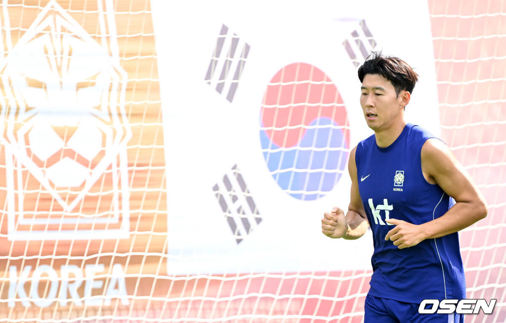 홍명보 감독이 이끄는 대한민국 축구국가대표팀이 26일(한국시각) 멕시코 과달라하라 인근 사포판의 치바스 베르데 바예에서 훈련을 진행했다.대한민국은 1승 2패(승점 3)로 조 3위에 머물렀다. 자력으로 32강에 오를 기회를 놓쳤고, 이제는 다른 조 경기 결과를 기다려야 하는 처지가 됐다.대한민국 손흥민이 훈련을 하고 있다. 2026.06.26 /sunday@osen.co.kr