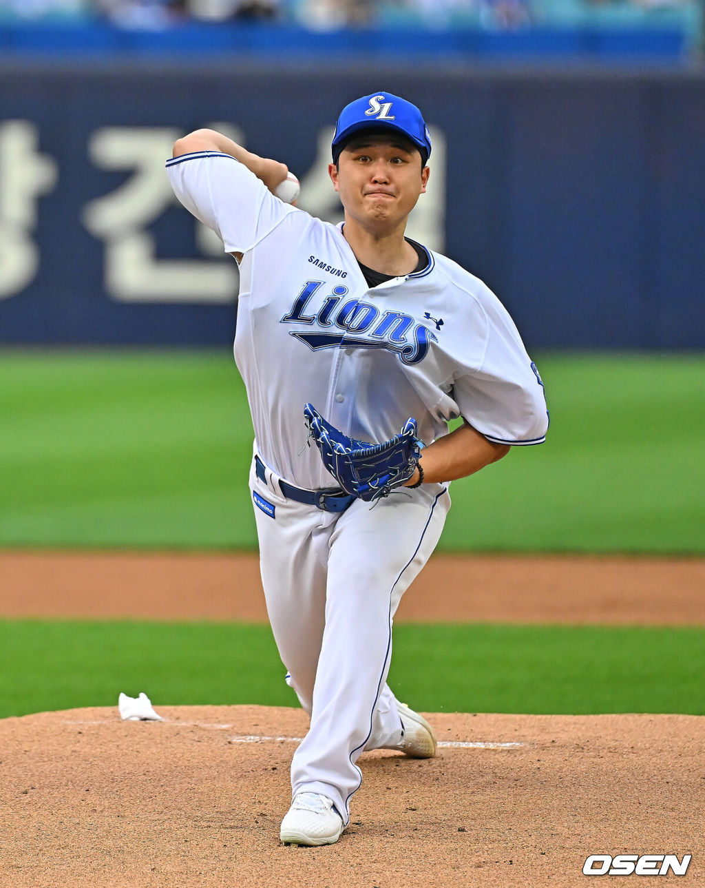 28일 대구삼성라이온즈파크에서 2026 신한 SOL KBO 리그 삼성 라이온즈와 KIA 타이거즈의 경기가 열렸다. 홈팀 삼성은 최원태가, 방문팀 KIA는 올러가 선발 출전했다. 삼성 라이온즈 선발 투수 최원태가 역투하고 있다. 2026.07.28 / foto0307@osen.co.kr