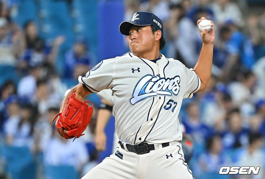 4일 대구삼성라이온즈파크에서 2026 신한 SOL KBO 리그 삼성 라이온즈와 한화 이글스의 경기가 열렸다. 홈팀 삼성은 양창섭이, 방문팀 한화는 왕옌청이 선발 출전했다. 삼성 라이온즈 이승현이 역투하고 있다. 2026.08.04 / foto0307@osen.co.kr