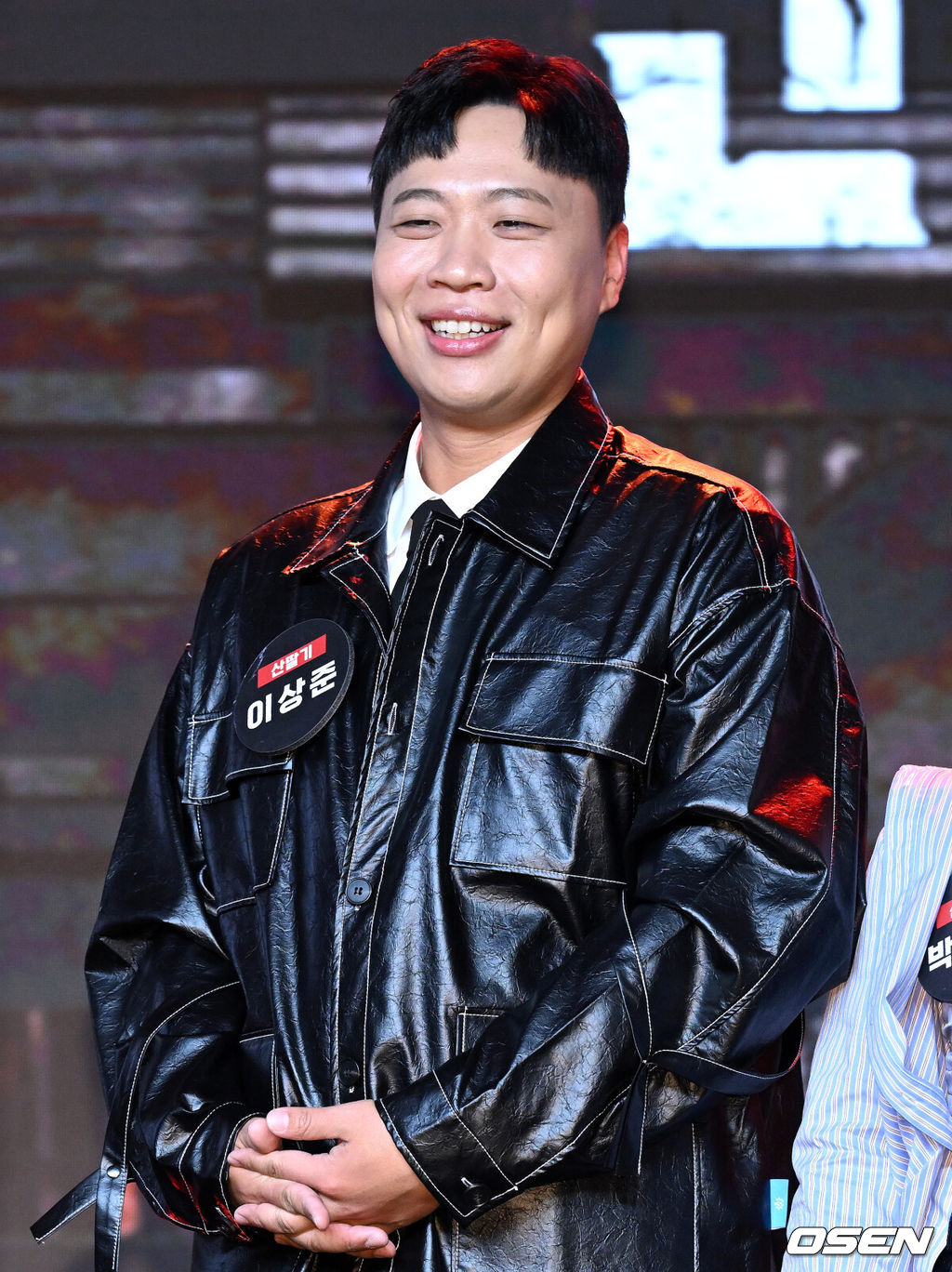 14일 오전 서울 동대문 브이스페이스에서 넷플릭스 예능 ‘코미디 리벤지’ 제작발표회가 열렸다.‘코미디 리벤지’는 ‘코미디 로얄’ 우승팀 이경규팀이 판을 깔고 K-코미디 대표주자들이 각잡고 웃음 터뜨리는 코미디 컴피티션이다.코미디언 이상준이 포토타임을 가지고 있다. 2024.10.14 /sunday@osen.co.kr