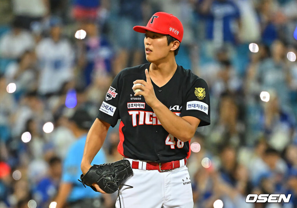 29일 대구삼성라이온즈파크에서 2026 신한 SOL KBO 리그 삼성 라이온즈와 KIA 타이거즈의 경기가 열렸다. 홈팀 삼성은 양창섭이, 방문팀 KIA는 시라카와가 선발 출전했다. KIA 타이거즈 이의리가 사인을 보내고 있다. 2026.07.29 / foto0307@osen.co.kr