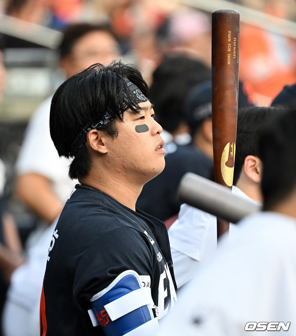 31일 수원 KT위즈파크에서 2026 신한 SOL KBO리그 KT 위즈와 한화 이글스의 경기가 열렸다.이날 KT는 소형준, 한화는 류현진을 선발로 내세웠다.부상에서 복귀한 한화 강백호가 경기를 준비하고 있다. 2026.07.31 /sunday@osen.co.kr