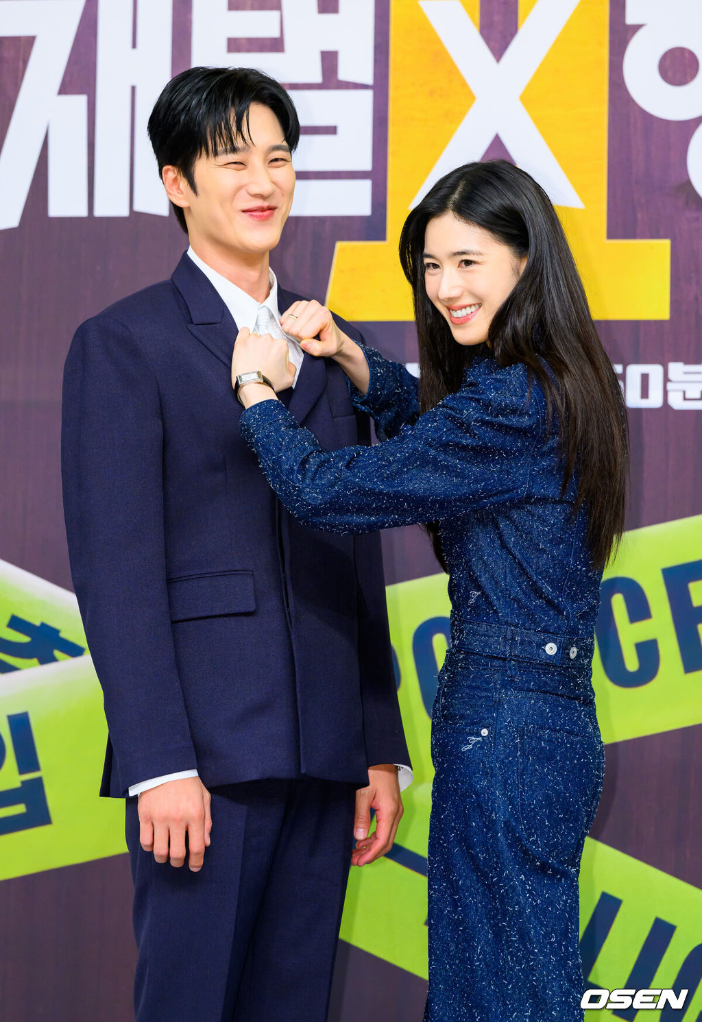 4일 오후 서울 목동 SBS에서 SBS 새 금토드라마 ‘재벌X형사2’ 제작발표회가 진행됐다. ‘재벌X형사2’는 수사가 막히면 재력으로 판을 뒤집는 재벌형사 진이수(안보현 분)와 새 팀장 주혜라(정은채 분)의 돈발 날리는 유쾌·상쾌·통쾌 사이다 공조 수사극으로 김재홍 감독을 비롯해 안보현, 정은채, 강상준, 김신비 등이 참석했다.배우 안보현과 정은채가 포즈를 취하고 있다. 2026.08.04 / soul1014@osen.co.kr