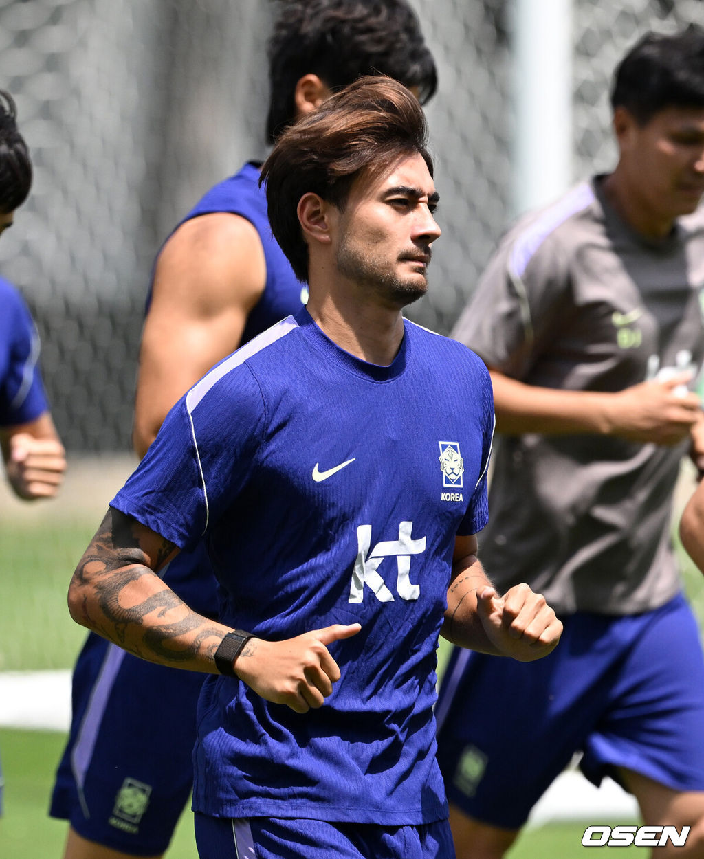 홍명보 감독이 이끄는 대한민국 축구국가대표팀이 20일(한국시각) 멕시코 과달라하라 인근 사포판의 치바스 베르데 바예에서 훈련을 진행했다.한국은 1승 1패, 승점 3으로 멕시코(승점 6)에 이어 조 2위가 됐다. 체코와 남아프리카공화국이 나란히 승점 1에 머물러 있는 만큼 한국은 남아공과 최종전에서 무승부만 거둬도 조 2위를 확보할 수 있다.대한민국 옌스가 러닝 훈련을 하고 있다. 2026.06.20 /sunday@osen.co.kr