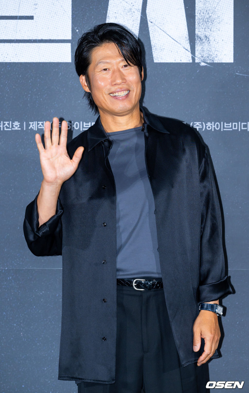 영화 '암살자(들)' 제작보고회가 10일 서울 용산구 CGV용산아이파크몰에서 열렸다.유해진, 박해일, 이민호 주연, 허진호 감독의 영화 ‘암살자(들)’은 1974년 8월 15일, 대한민국을 충격에 빠뜨린 영부인 저격 사건의 의혹과 배후를 추적하는 이야기다. 배우 유해진이 포즈를 취하고 있다. 2026.08.10 /rumi@osen.co.kr
