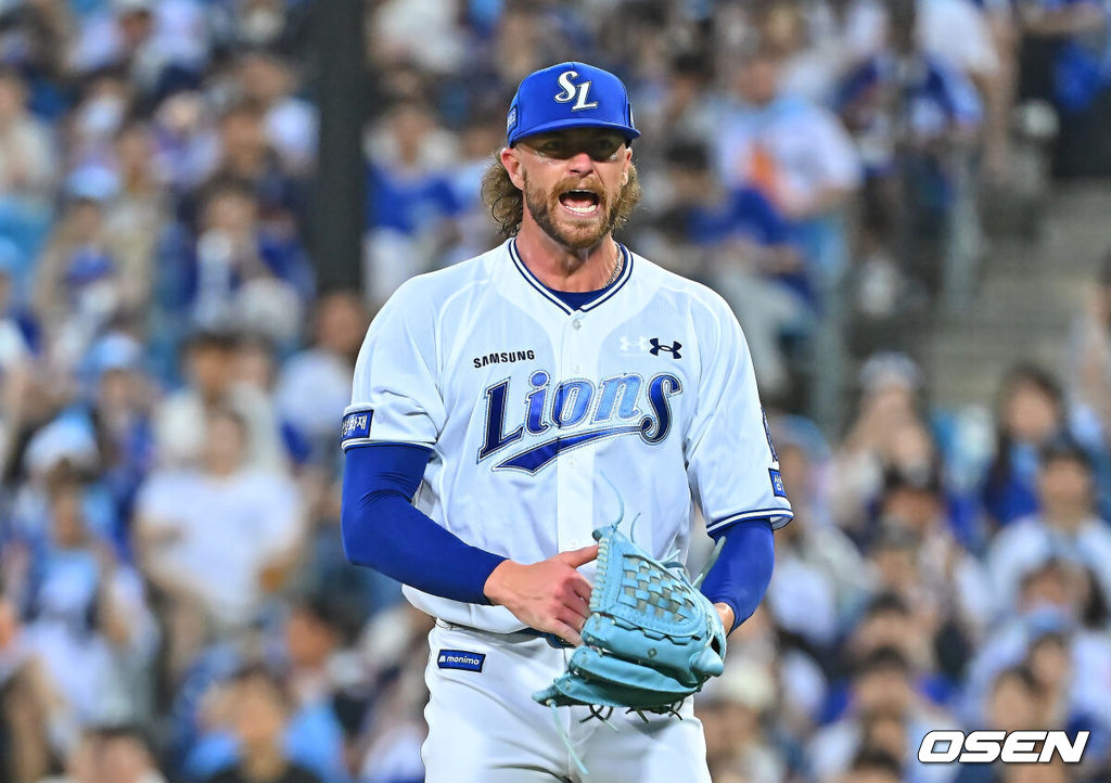 18일 대구삼성라이온즈파크에서 2026 신한 SOL KBO 리그 삼성 라이온즈와 롯데 자이언츠의 경기가 열렸다. 홈팀 삼성은 페덱이, 방문팀 롯데는 나균안이 선발 출전했다. 삼성 라이온즈 선발 투수 페덱이 6회초 2사 1루 롯데 자이언츠 고승민을 삼진으로 잡고 첫 등판을 마무리하며 포효하고 있다. 2026.07.18 / foto0307@osen.co.kr