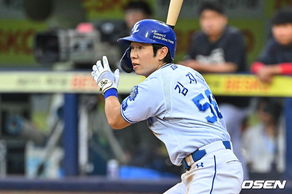 28일 대구삼성라이온즈파크에서 2026 신한 SOL KBO 리그 삼성 라이온즈와 KIA 타이거즈의 경기가 열렸다. 홈팀 삼성은 최원태가, 방문팀 KIA는 올러가 선발 출전했다. 삼성 라이온즈 김지찬이 1회말 2사 1,2루 좌익수 왼쪽 1타점 2루타를 치고 있다. 2026.07.28 / foto0307@osen.co.kr