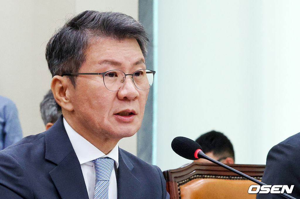 30일 서울 여의도 국회에서 문화체육관광위원회의 대한축구협회 현안 관련 청문회가 진행됐다.이날 청문회에는 홍명보 전 대한민국 축구대표팀 감독과 정몽규 전 대한축구협회장이 참석했다.정몽규 전 대한축구협회장이 질의에 답하고 있다.   2026.07.30 / soul1014@osen.co.kr  <사진=국회사진기자단>