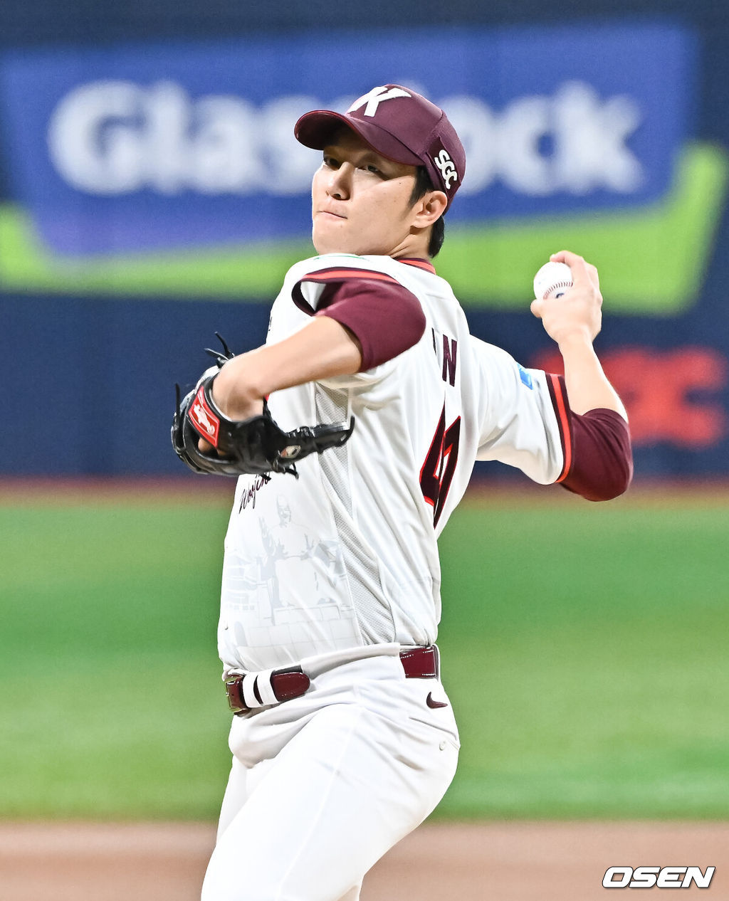 11일 오후 서울 고척스카이돔에서 2026 신한 SOL KBO리그 키움 히어로즈와 LG 트윈스의 경기가 진행됐다.이날 경기에는 키움은 안우진을, LG는 카라스코를 선발투수로 내세웠다.1회초 키움 선발투수 안우진이 역투하고 있다. 2026.08.11 / soul1014@osen.co.kr