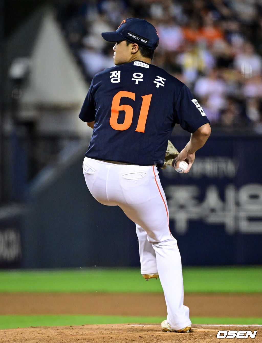 4일 서울 잠실야구장에서 2026 신한 SOL KBO리그 LG 트윈스와 한화 이글스의 경기가 열렸다.이날 LG는 장현식, 한화는 에르난데스를 선발투수로 내세웠다. 한화 정우주가 7회말 역투하고 있다. 2026.07.04 /cej@osen.co.kr