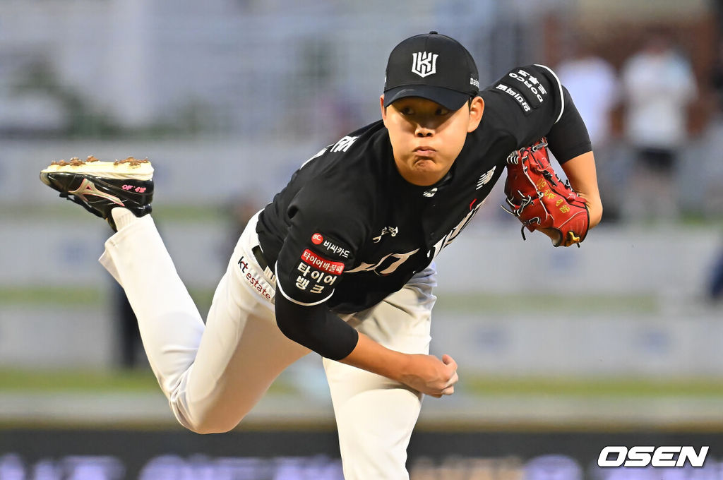 12일 창원NC파크에서 2026 신한 SOL KBO 리그 NC 다이노스와 KT 위즈의 경기가 열렸다. 홈팀 NC는 구창모가, 방문팀 KT는 소형준이 선발 출전했다. KT 위즈 선발투수 소형준이 역투하고 있다. 2026.08.12 / foto0307@osen.co.kr