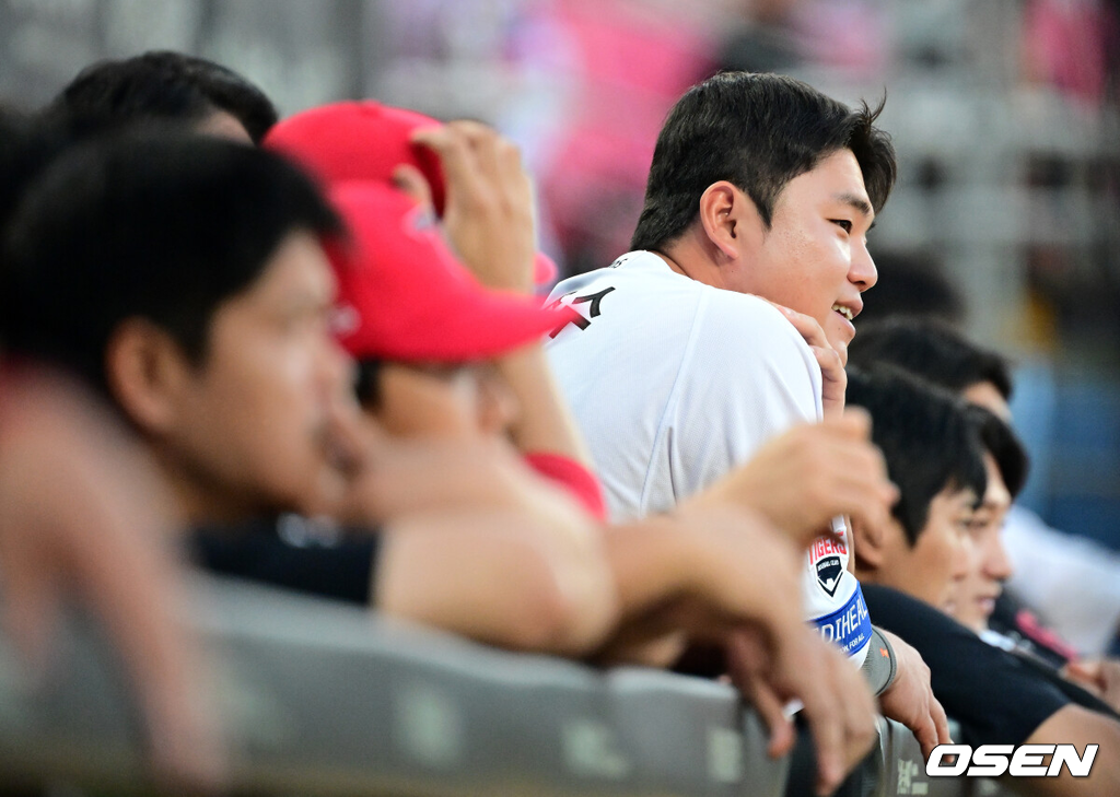 11일 광주-기아 챔피언스필드에서 2026 신한 SOL KBO리그 KIA 타이거즈와 삼성 라이온즈의 경기가 열렸다.KIA는 아담 올러, 삼성은 크리스 페덱을 선발로 내세웠다.1회 KIA 한준수가 경기를 지켜보고 있다. 2026.08.11 / jpnews@osen.co.kr