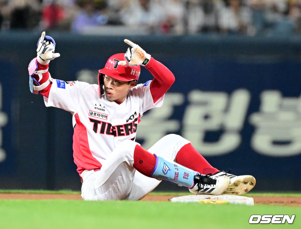 13일 광주-기아 챔피언스필드에서 2026 신한 SOL KBO리그 KIA 타이거즈와 삼성 라이온즈의 경기가 열렸다.KIA는 일본인투수 시라카와, 삼성은 푸른피의 에이스 원태인를 선발로 내세웠다.5회말 1사 1루에서 KIA 박재현이 2루타를 날리며 기뻐하고 있다. 2026.08.13 / jpnews@osen.co.kr