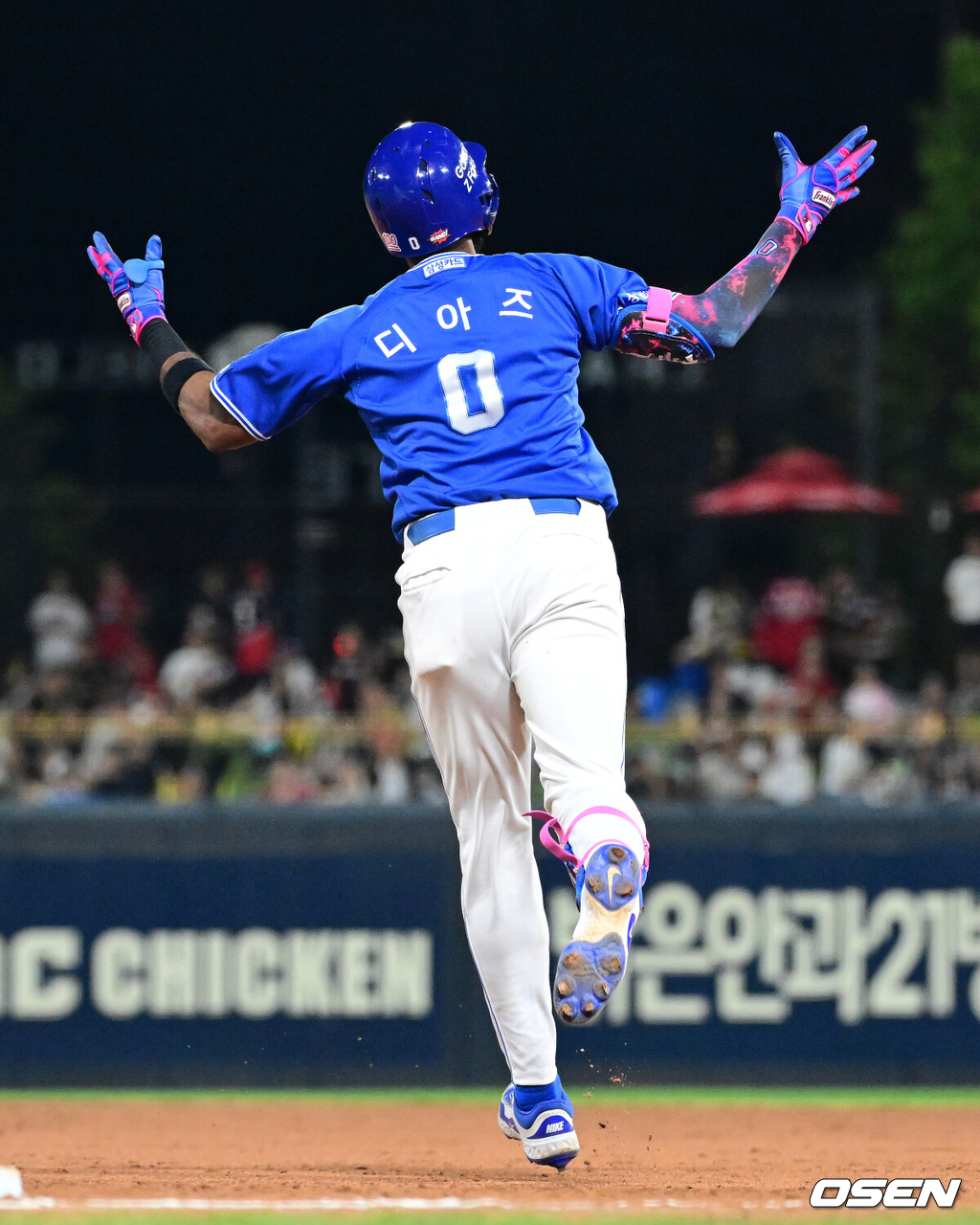 13일 광주-기아 챔피언스필드에서 2026 신한 SOL KBO리그 KIA 타이거즈와 삼성 라이온즈의 경기가 열렸다.KIA는 일본인투수 시라카와, 삼성은 푸른피의 에이스 원태인를 선발로 내세웠다.7회초 2사 1,2루에서 삼성 디아즈가 동점 우월 스리런포를 날리며 기뻐하고 있다. 2026.08.13 / jpnews@osen.co.kr